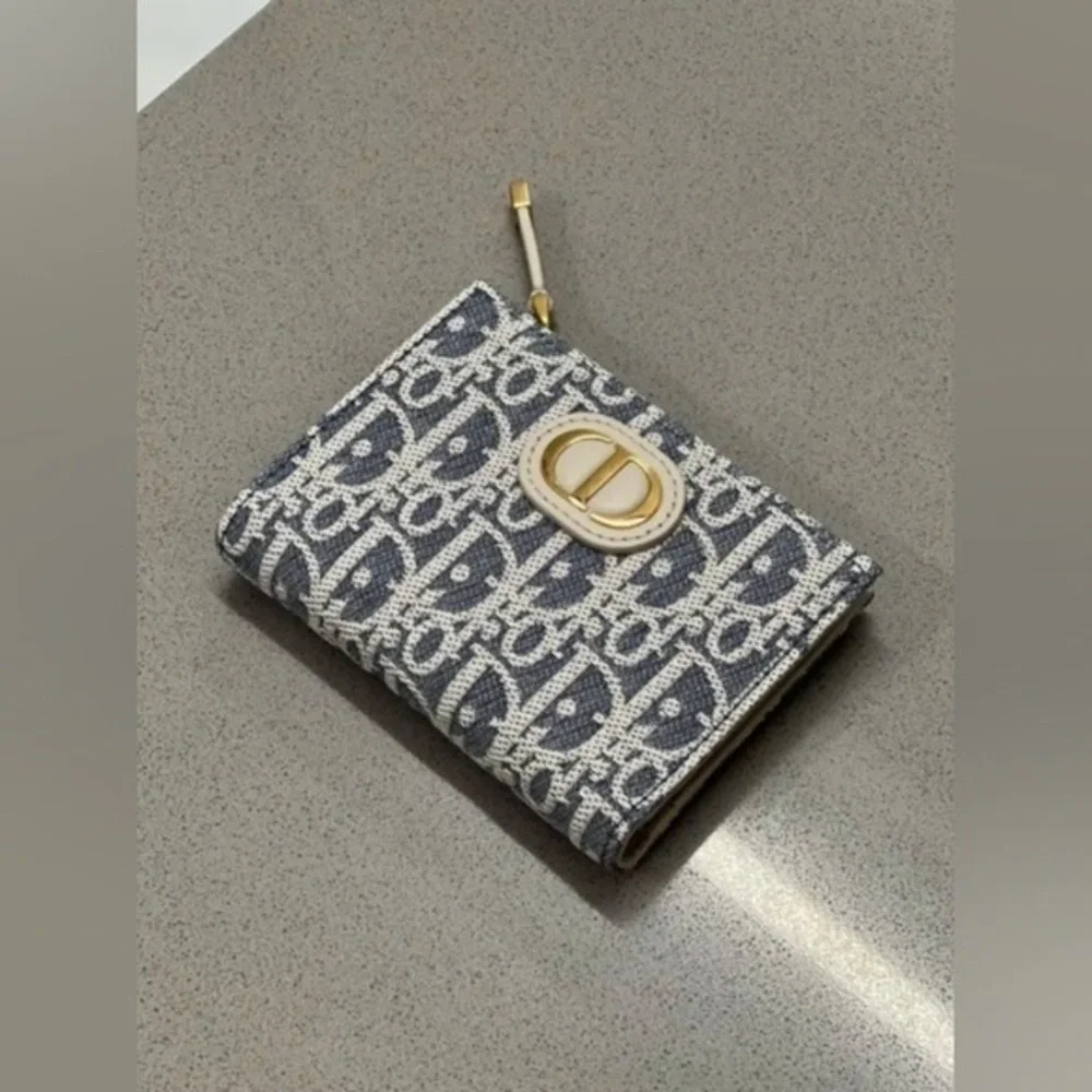 Dior 30 Montaigne Dahlia Wallet